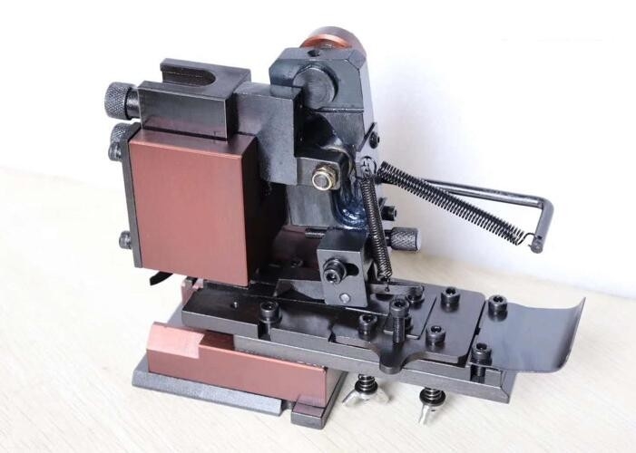 Alat Crimping Terminal Umpan Lurus Otomatis / Manual Jenis Daya Tahan Tinggi